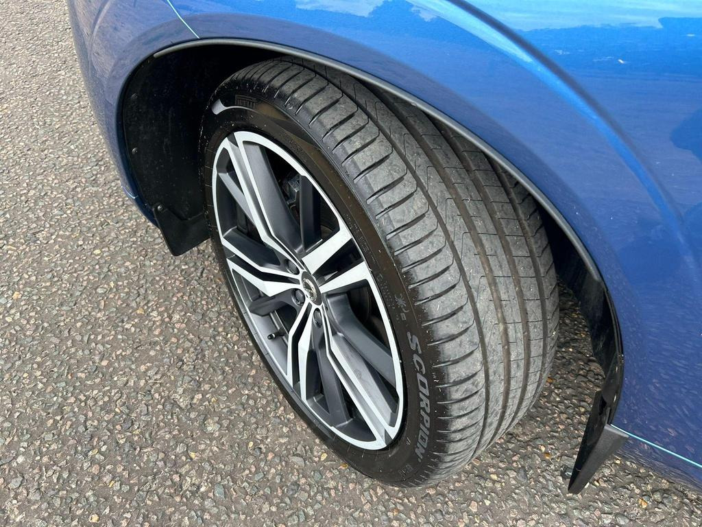 
								2020 Volvo XC60 2.0 B4 MHEV R-Design Pro Auto AWD full									