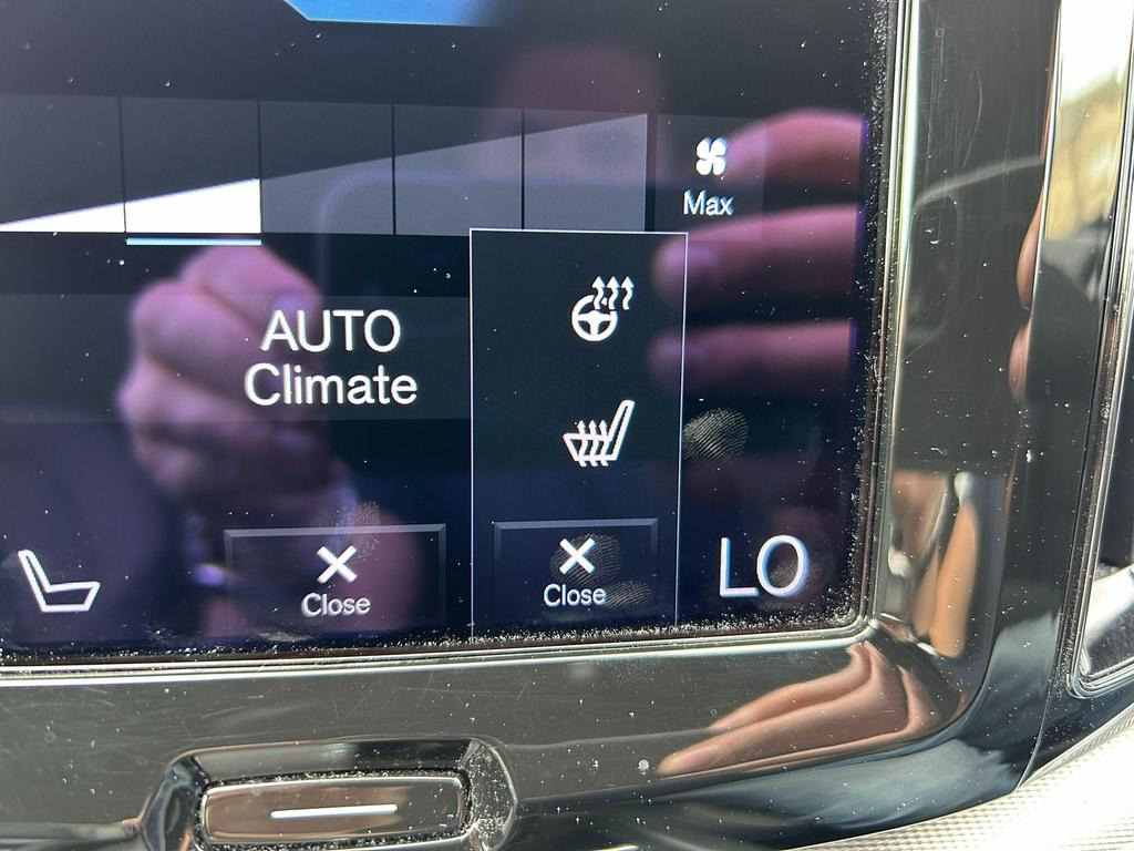 
								2020 Volvo XC60 2.0 B4 MHEV R-Design Pro Auto AWD full									