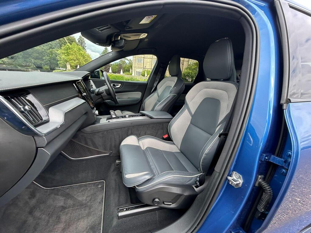 
								2020 Volvo XC60 2.0 B4 MHEV R-Design Pro Auto AWD full									