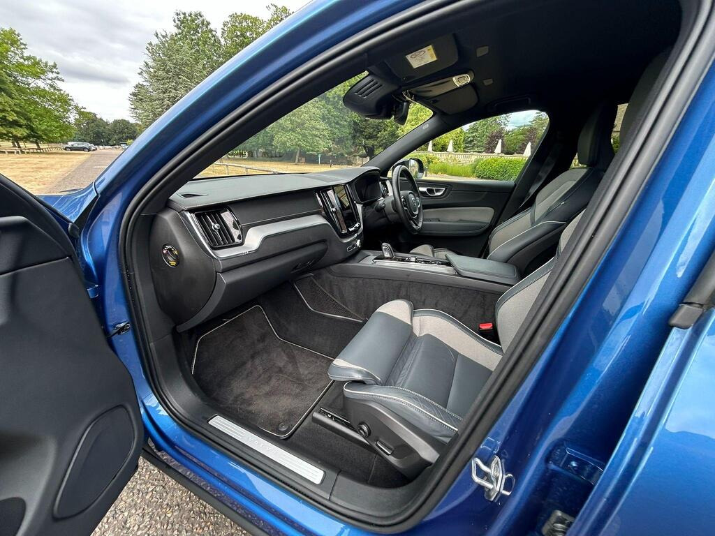 
								2020 Volvo XC60 2.0 B4 MHEV R-Design Pro Auto AWD full									