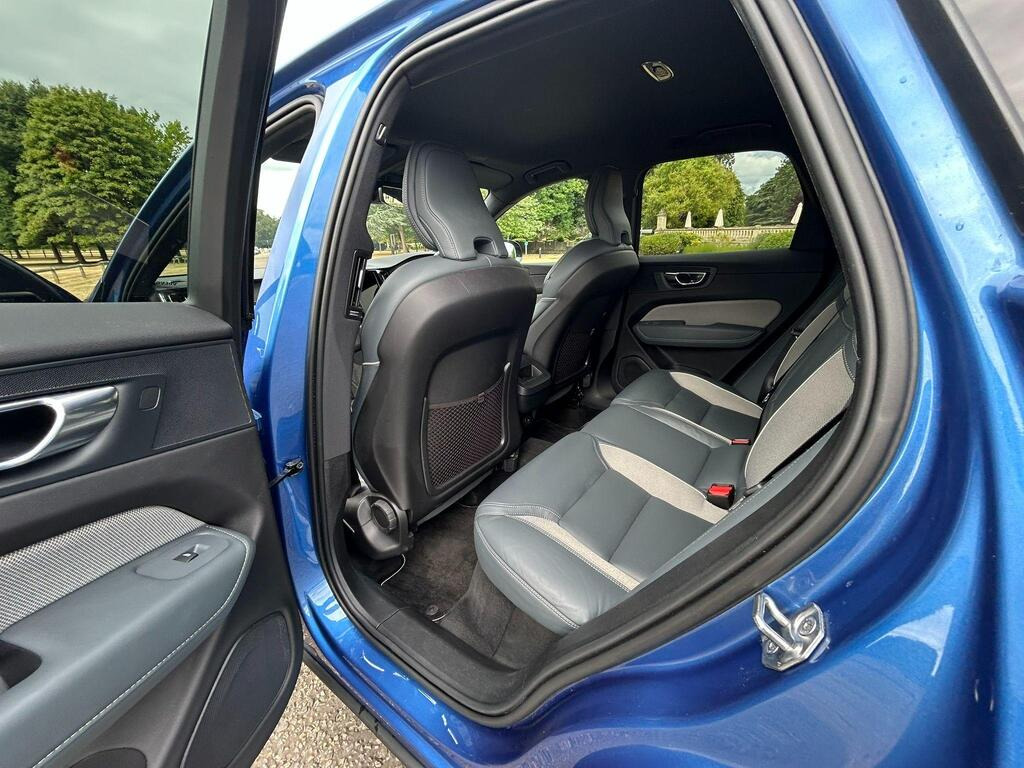 
								2020 Volvo XC60 2.0 B4 MHEV R-Design Pro Auto AWD full									