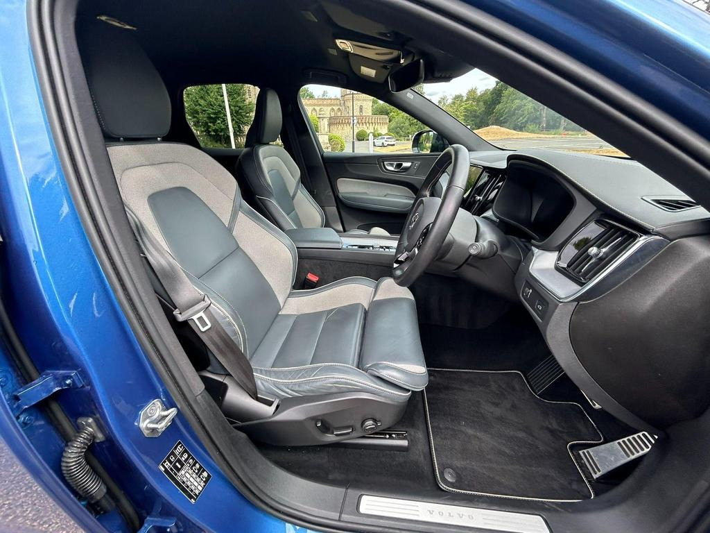 
								2020 Volvo XC60 2.0 B4 MHEV R-Design Pro Auto AWD full									