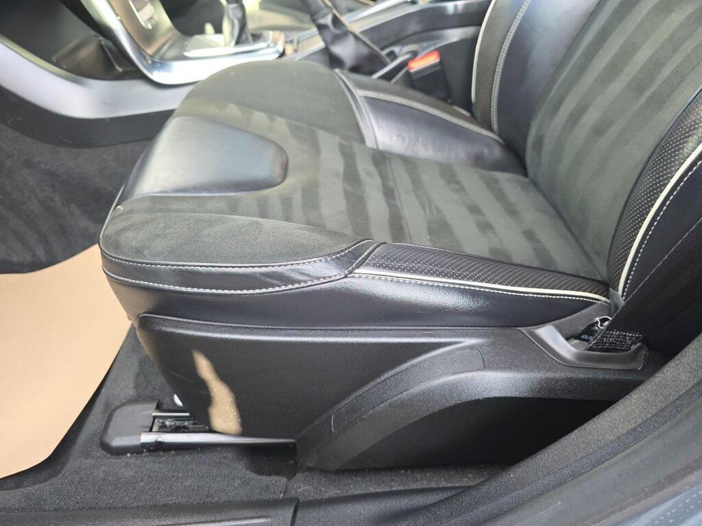 
								2016 Volvo V402.0 D4 R-Design full									