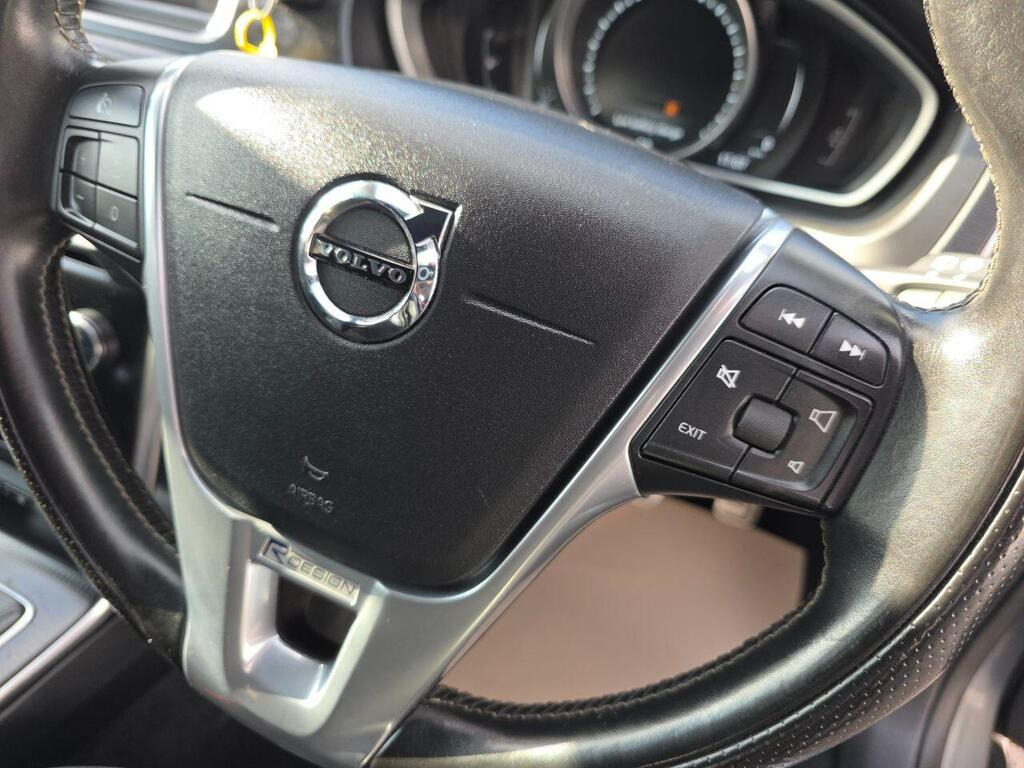 
								2016 Volvo V402.0 D4 R-Design full									