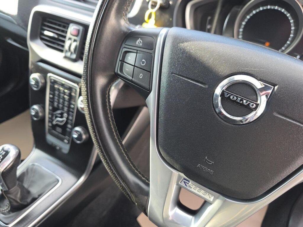 
								2016 Volvo V402.0 D4 R-Design full									