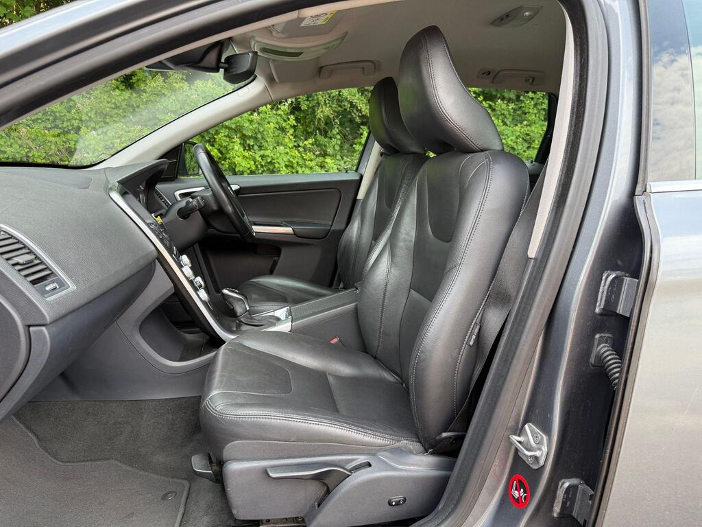 
								2015 Volvo XC 602.4 D5 SE Lux Nav Auto AWD full									