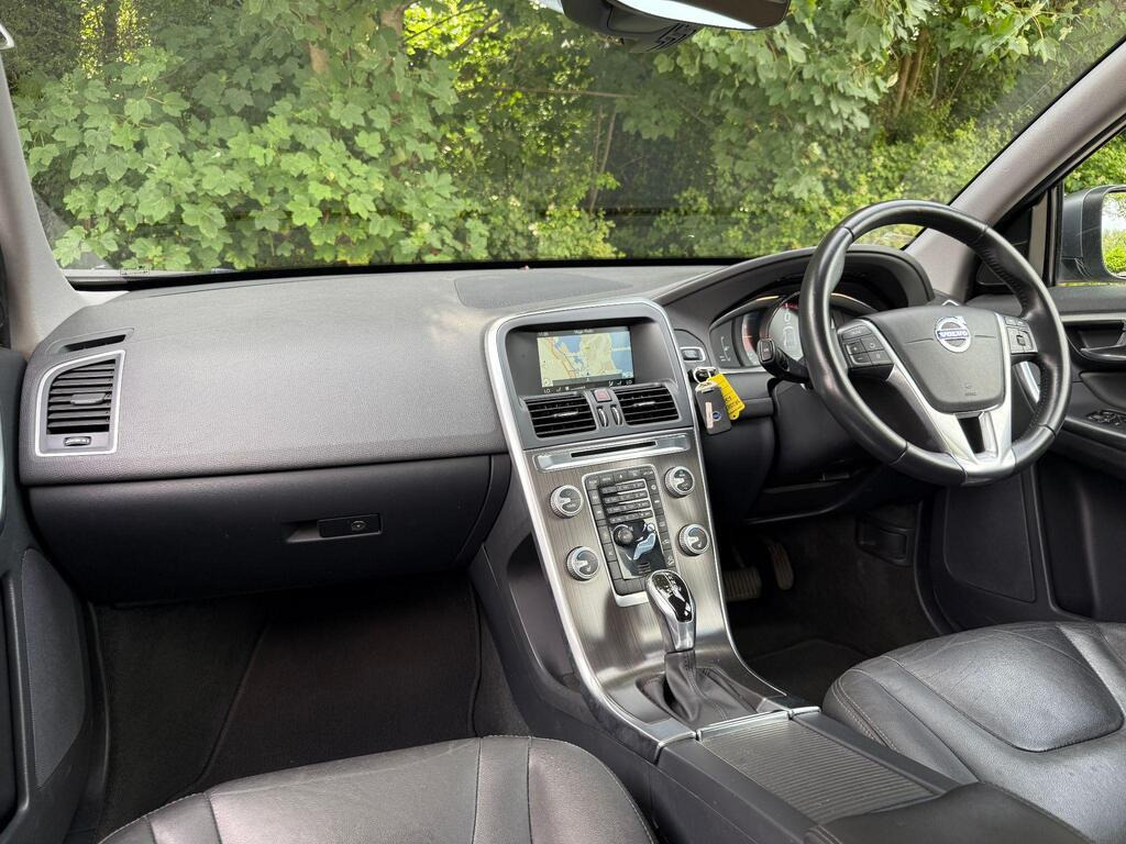 
								2015 Volvo XC 602.4 D5 SE Lux Nav Auto AWD full									