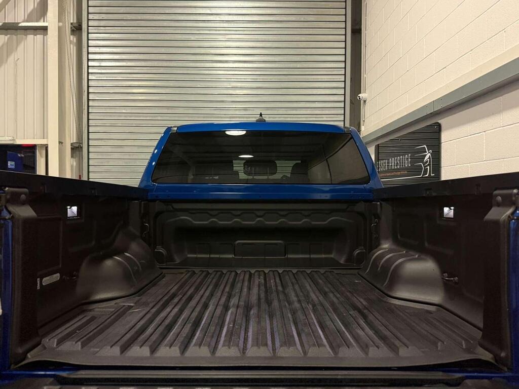 
								2025 Volkswagen Amarok 2.0 TDI Life 4Motion full									