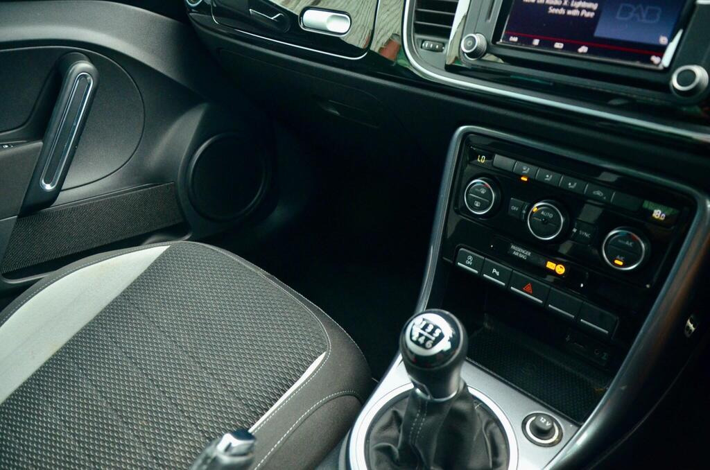 
								2016 Volkswagen Beetle2.0 TDI BlueMotion Tech R-Line full									