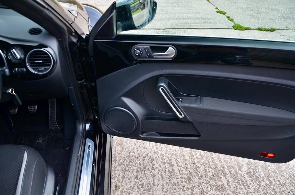 
								2016 Volkswagen Beetle2.0 TDI BlueMotion Tech R-Line full									