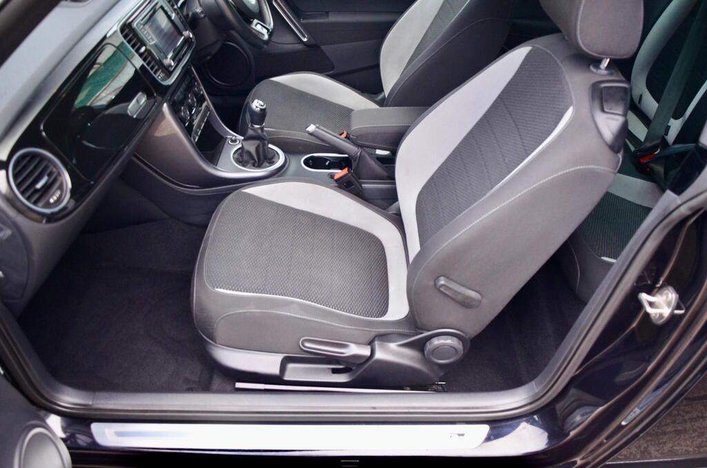 
								2016 Volkswagen Beetle2.0 TDI BlueMotion Tech R-Line full									