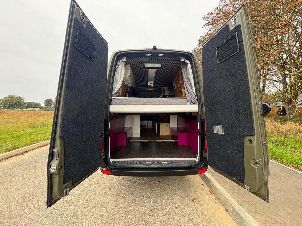 
								2016 Volkswagen Crafter CR35 LWB Campervan 2.0 TDI Bluemotion Tech full									