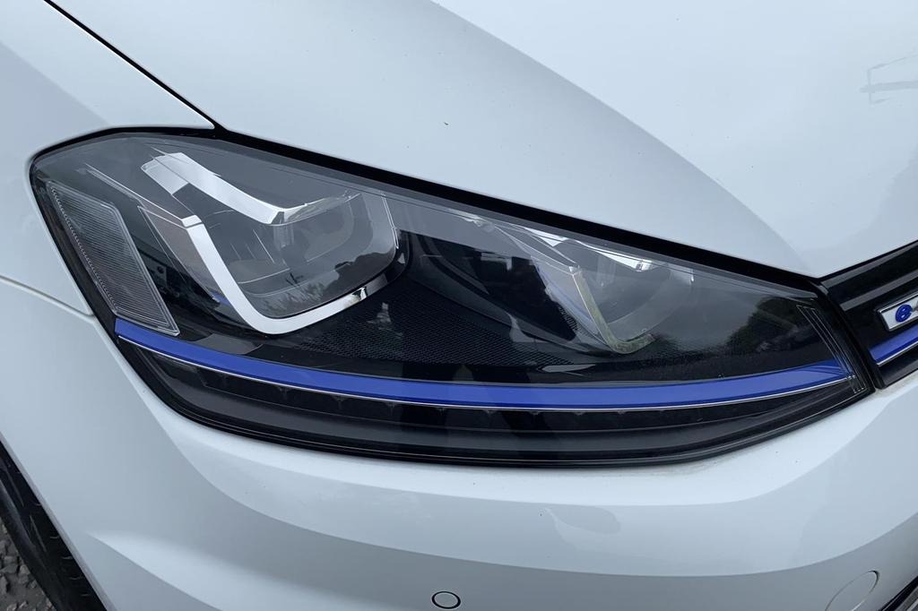 
								2016 Volkswagen e-Golf full									