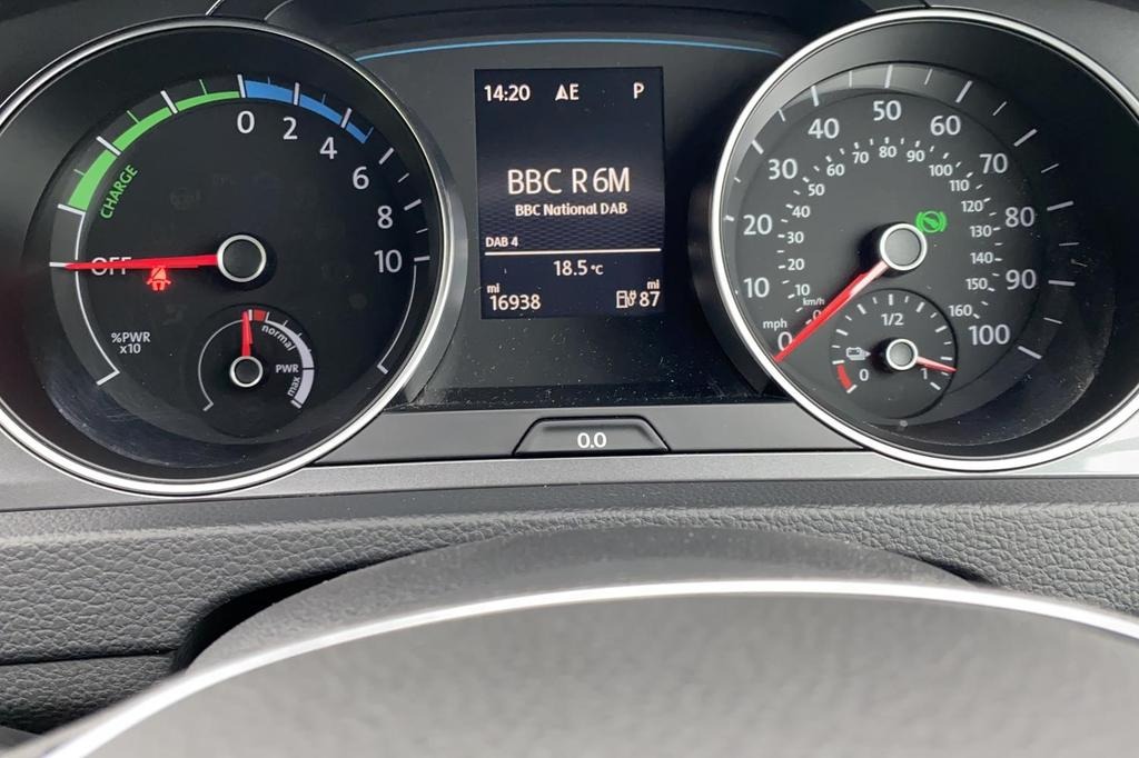 
								2016 Volkswagen e-Golf full									