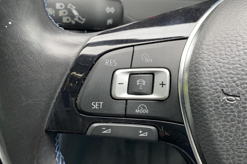 
								2016 Volkswagen e-Golf full									