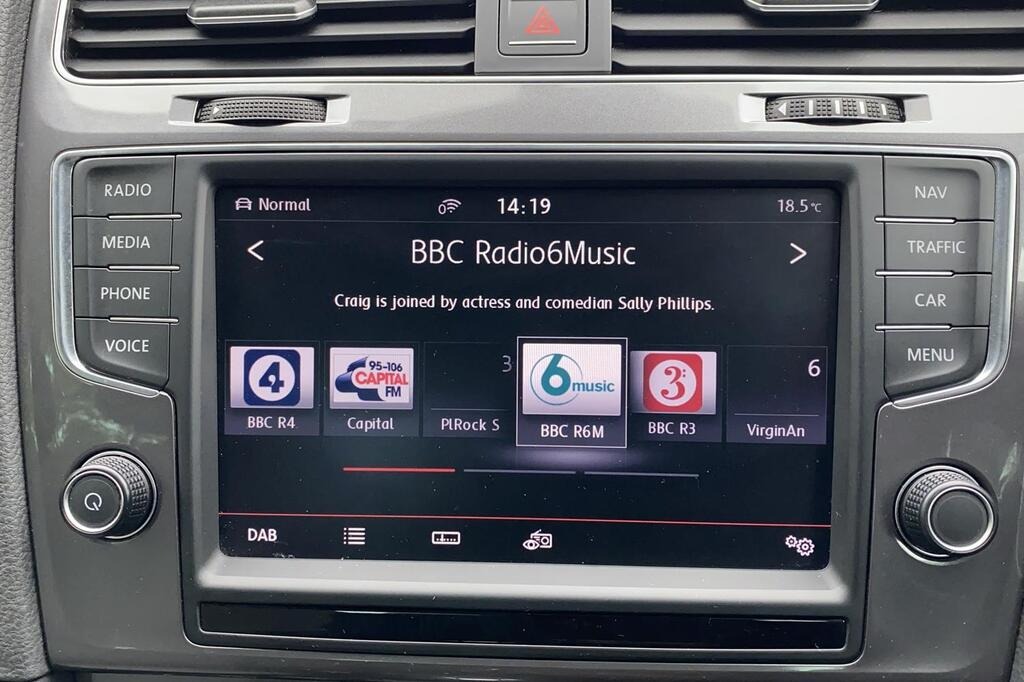 
								2016 Volkswagen e-Golf full									