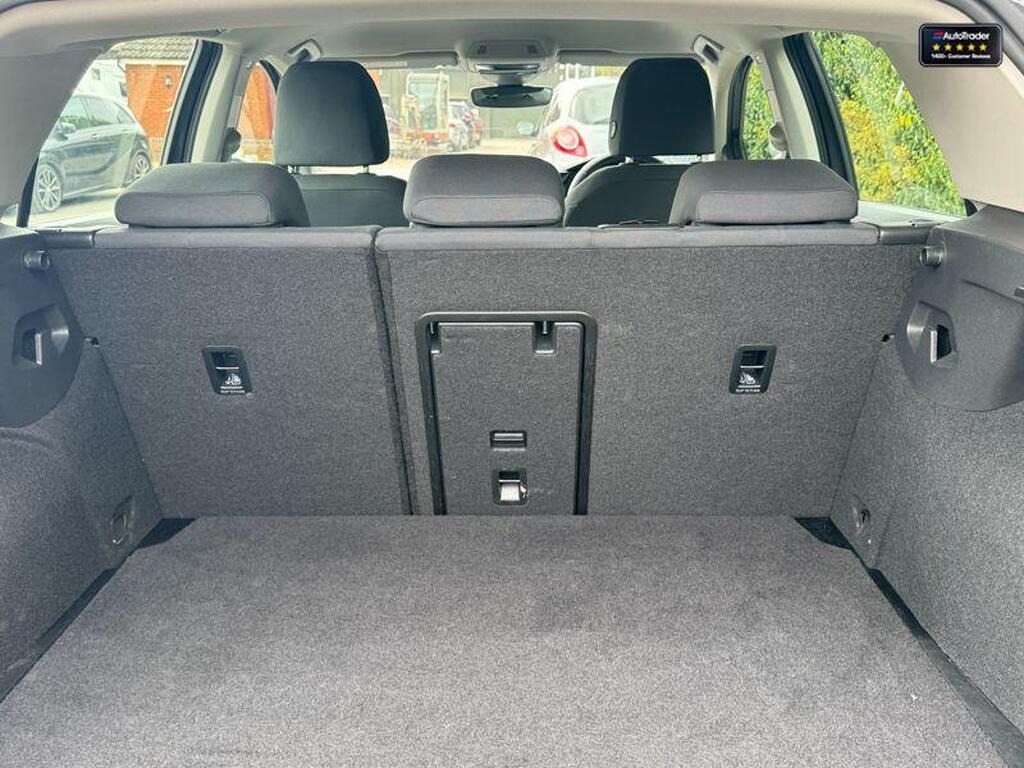 
								2023 Volkswagen Golf 2.0 TDI Life DSG full									