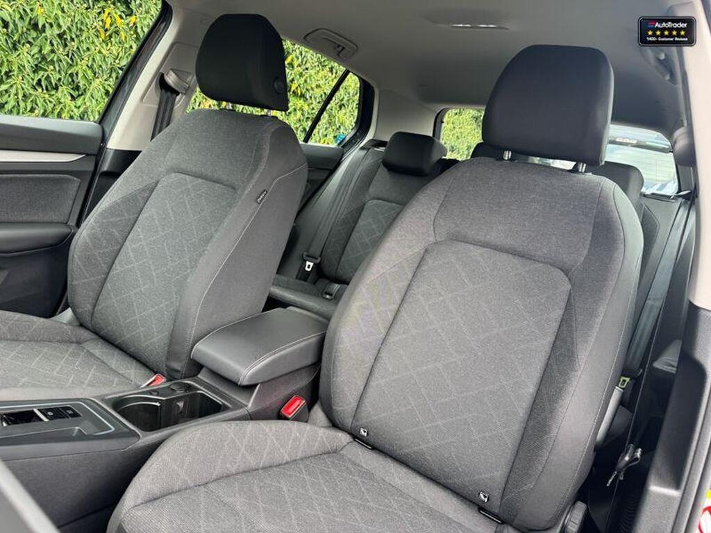 
								2023 Volkswagen Golf 2.0 TDI Life DSG full									