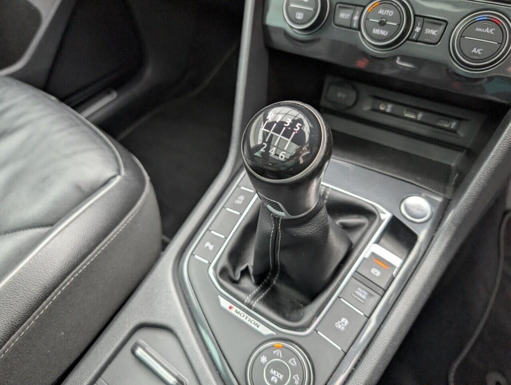 
								2018 Volkswagen Tiguan 2.0 TDI R-Line 4Motion full									