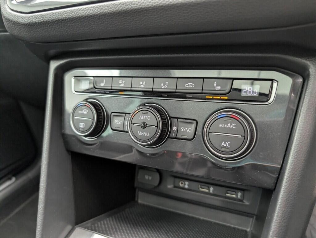 
								2018 Volkswagen Tiguan 2.0 TDI R-Line 4Motion full									