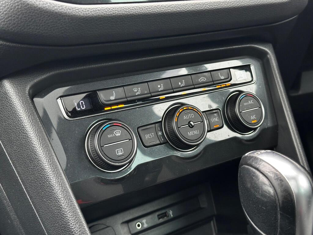 
								2016 Volkswagen Tiguan2.0 TDI BlueMotion Tech R-Line DSG 4Motion full									