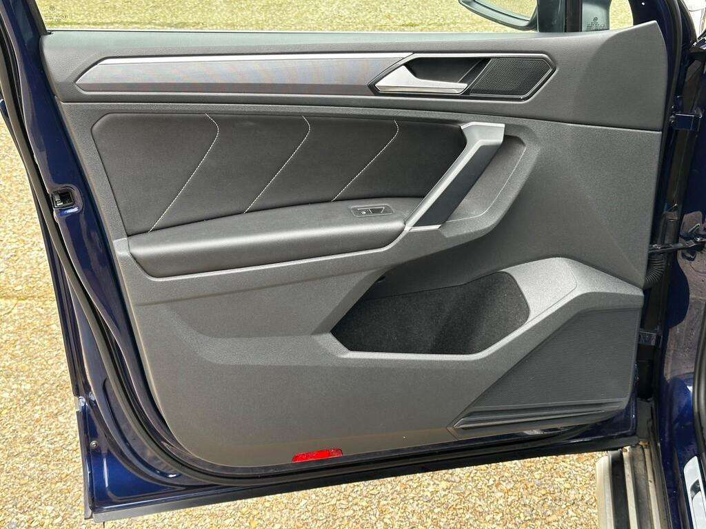 
								2016 Volkswagen Tiguan2.0 TDI BlueMotion Tech R-Line DSG 4Motion full									