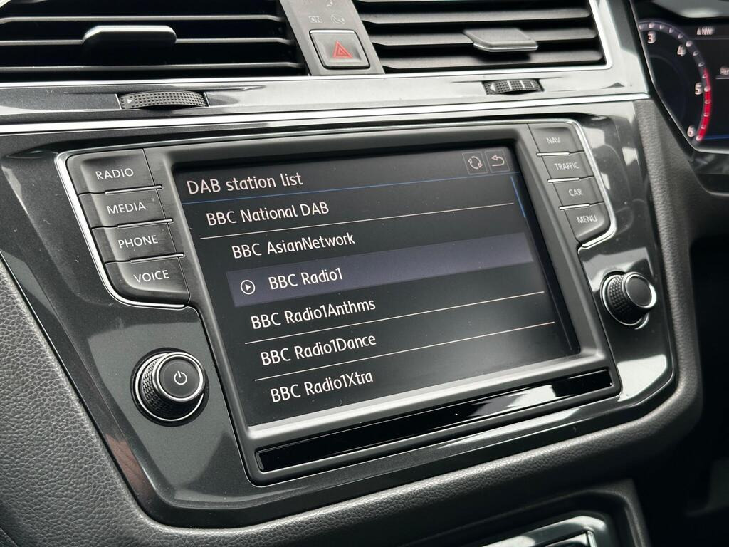 
								2016 Volkswagen Tiguan2.0 TDI BlueMotion Tech R-Line DSG 4Motion full									