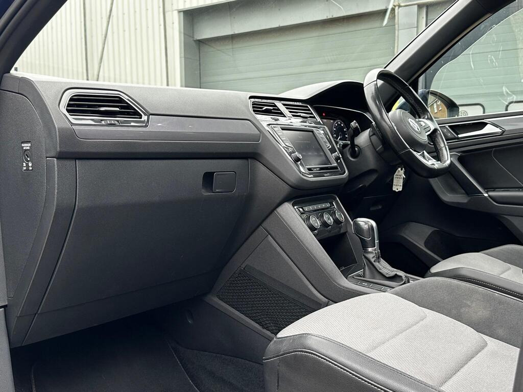 
								2016 Volkswagen Tiguan2.0 TDI BlueMotion Tech R-Line DSG 4Motion full									