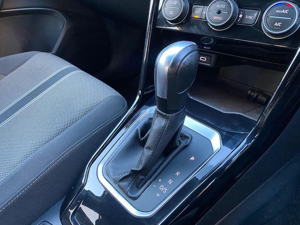 
								2021 Volkswagen T-Roc 1.5 TSI EVO Black Edition DSG full									