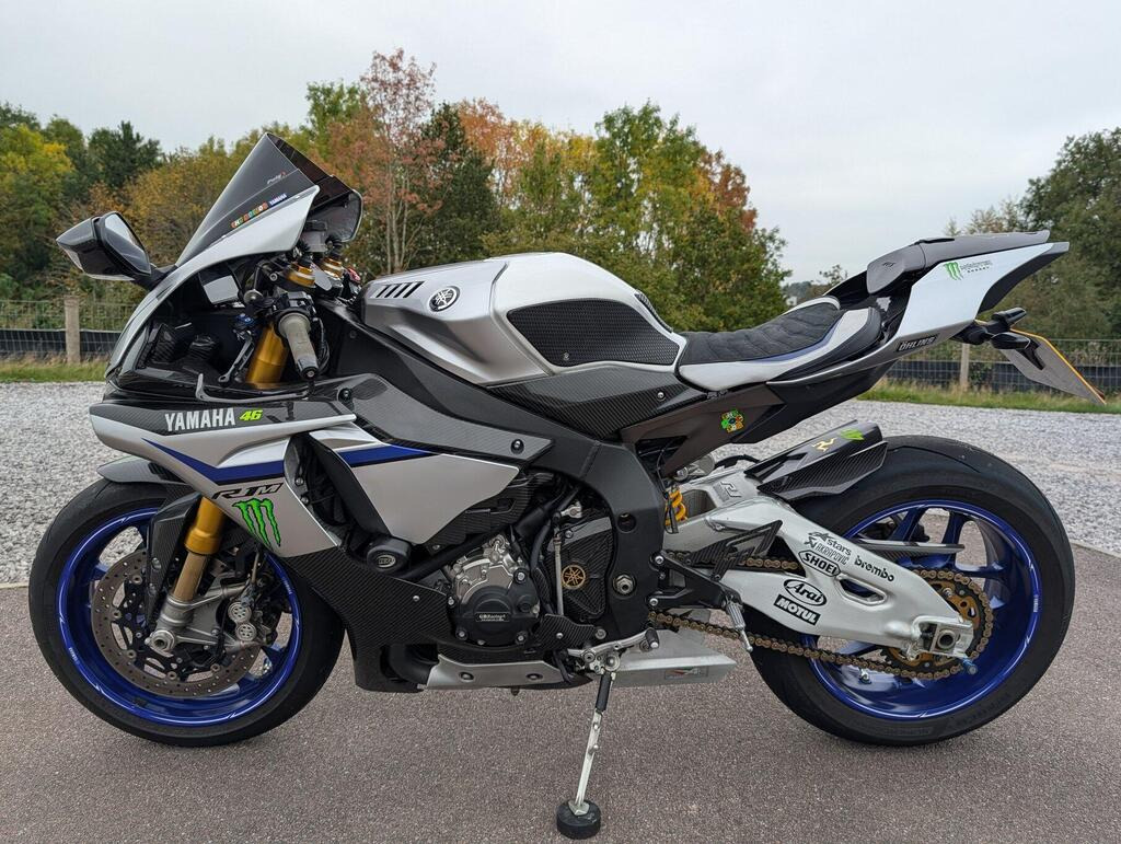 
								2016 Yamaha R1M 998cc full									