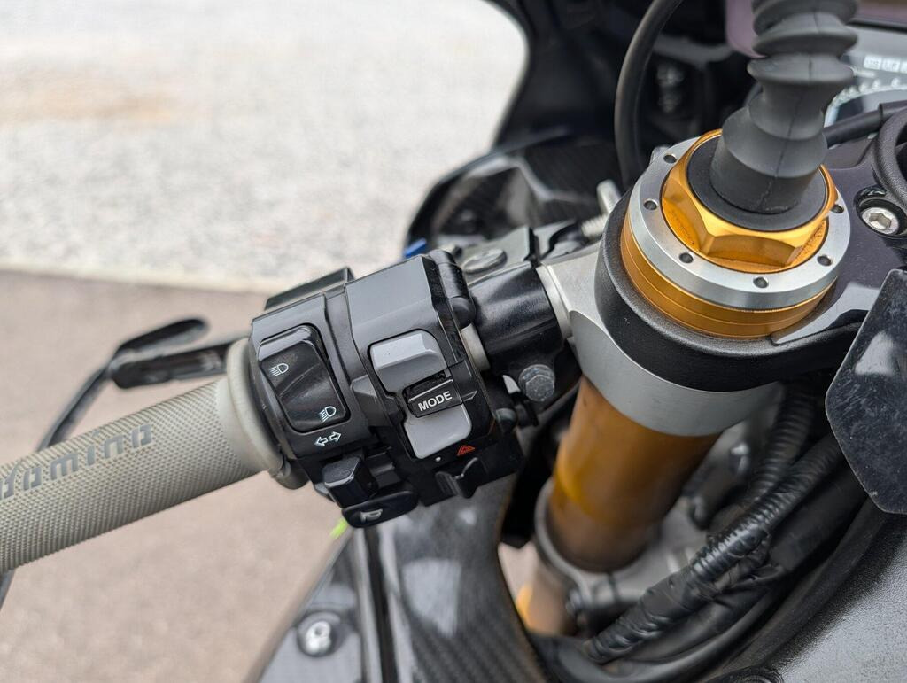 
								2016 Yamaha R1M 998cc full									