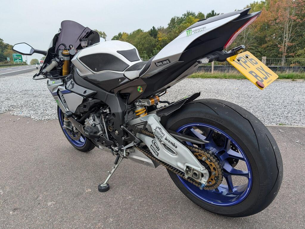 
								2016 Yamaha R1M 998cc full									