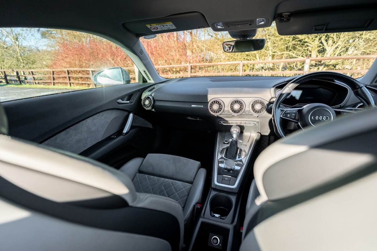 
								2016 Audi TT 2.0 TFSI full									