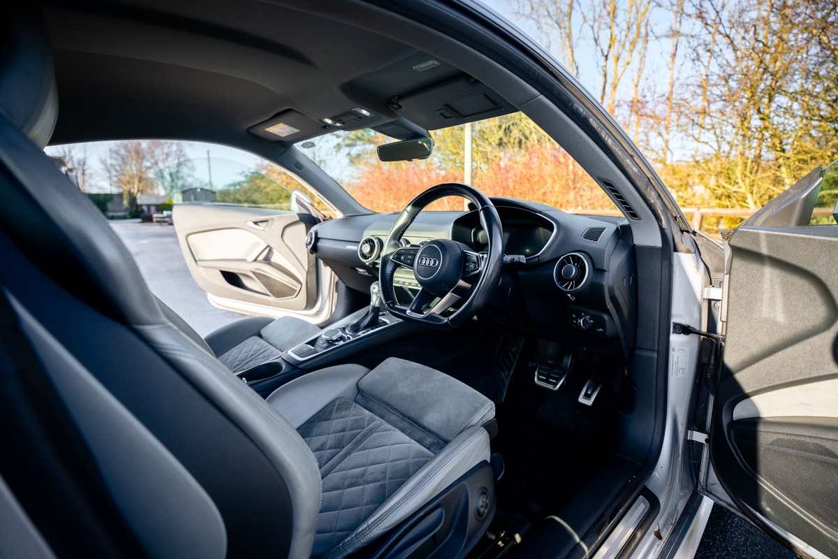 
								2016 Audi TT 2.0 TFSI full									