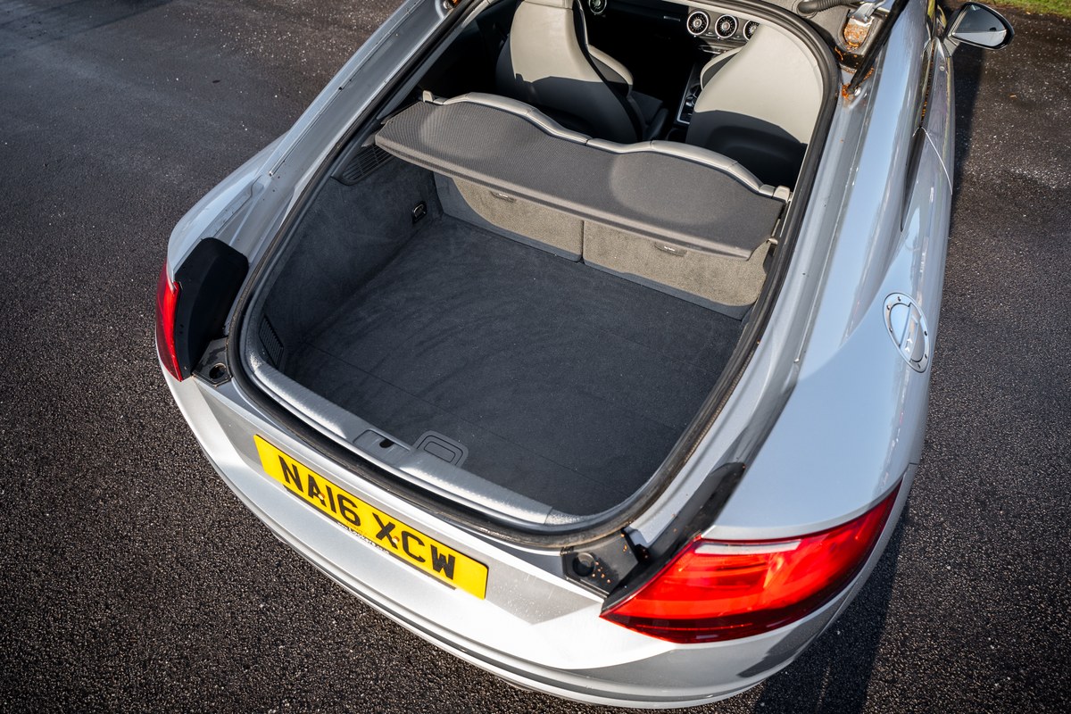 
								2016 Audi TT 2.0 TFSI full									