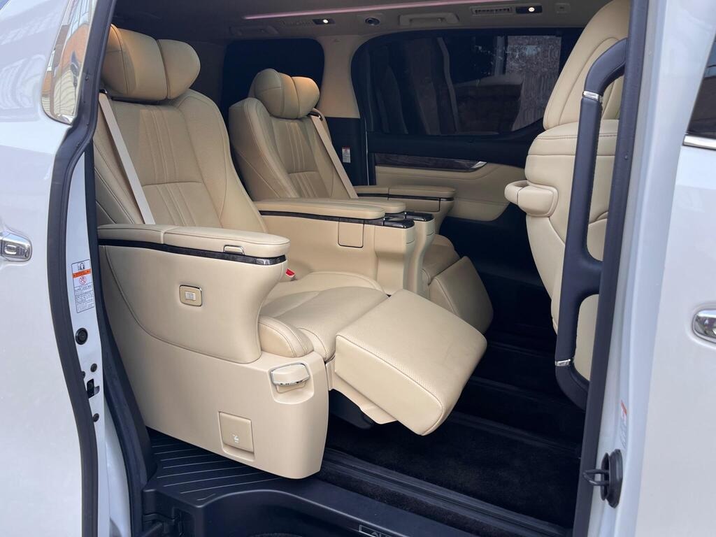 
								2021 Toyota Alphard 2.5 HYBRID EXECUTIVE LOUNGE TWINSUNROOF full									