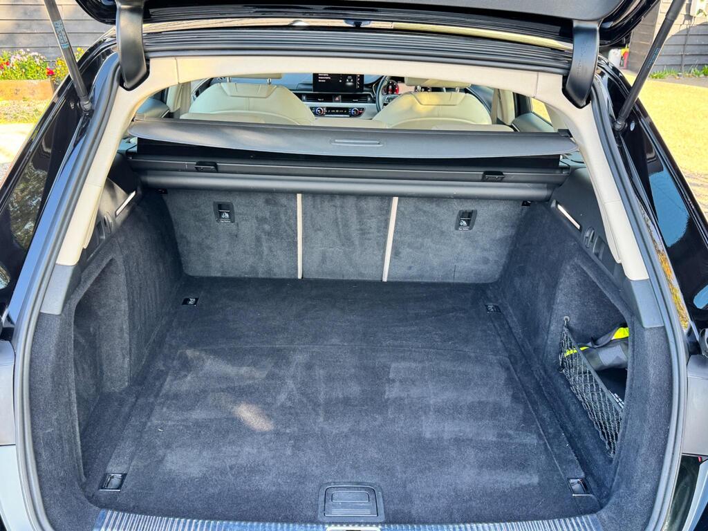 
								2020 Audi A4 Avant 2.0 TDI 35 Sport S Tronic full									