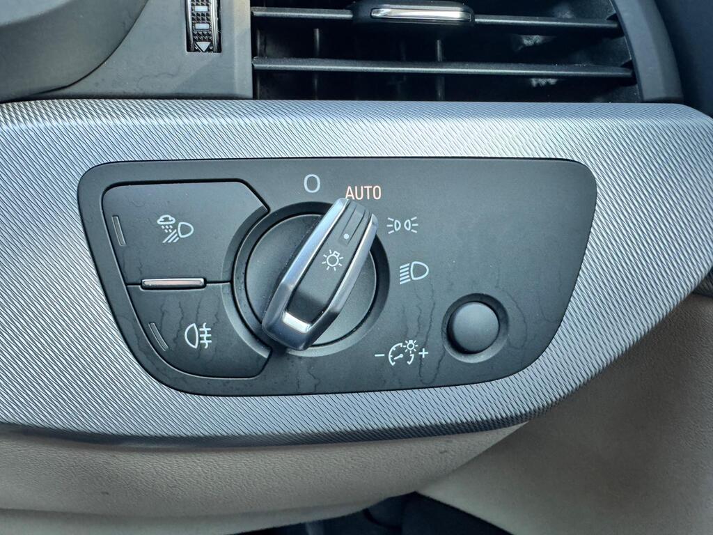 
								2020 Audi A4 Avant 2.0 TDI 35 Sport S Tronic full									