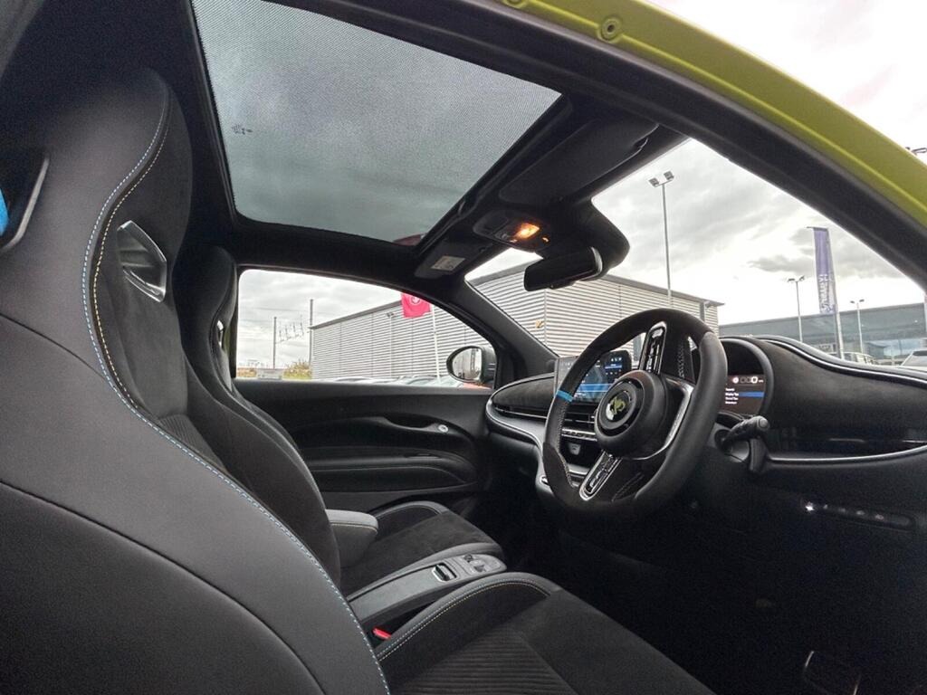 
								2025 Abarth 500 114kW Turismo 42.2kWh full									