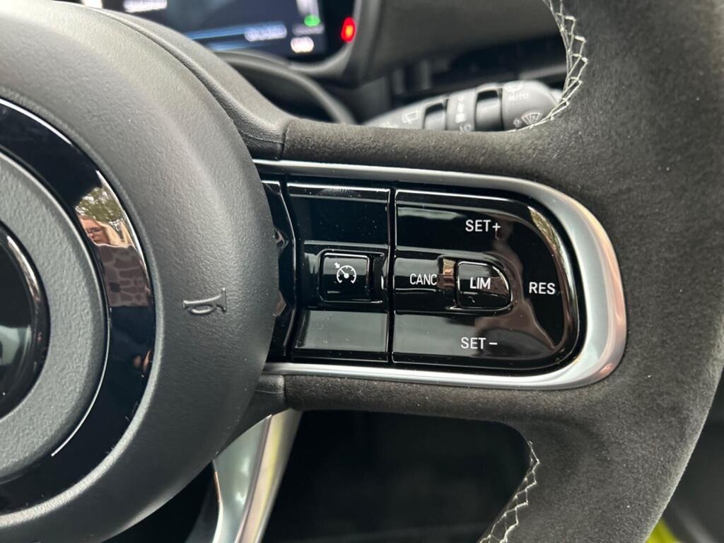 
								2025 Abarth 500 114kW Turismo 42.2kWh full									