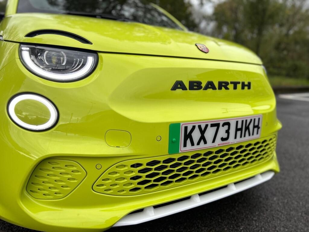 
								2025 Abarth 500 114kW Turismo 42.2kWh full									