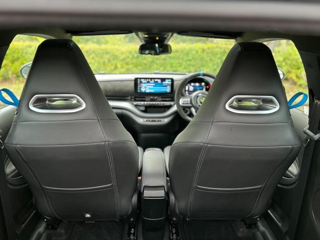 
								2025 Abarth 500 114kW Turismo 42.2kWh full									