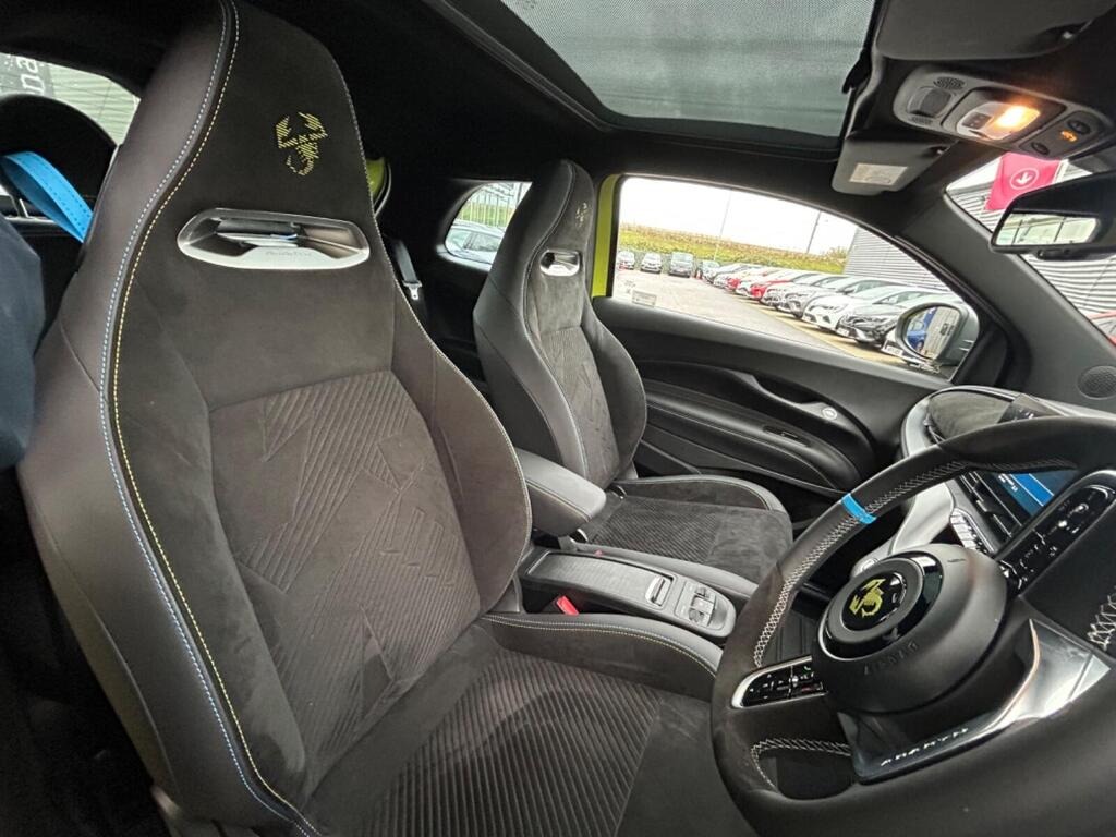 
								2025 Abarth 500 114kW Turismo 42.2kWh full									