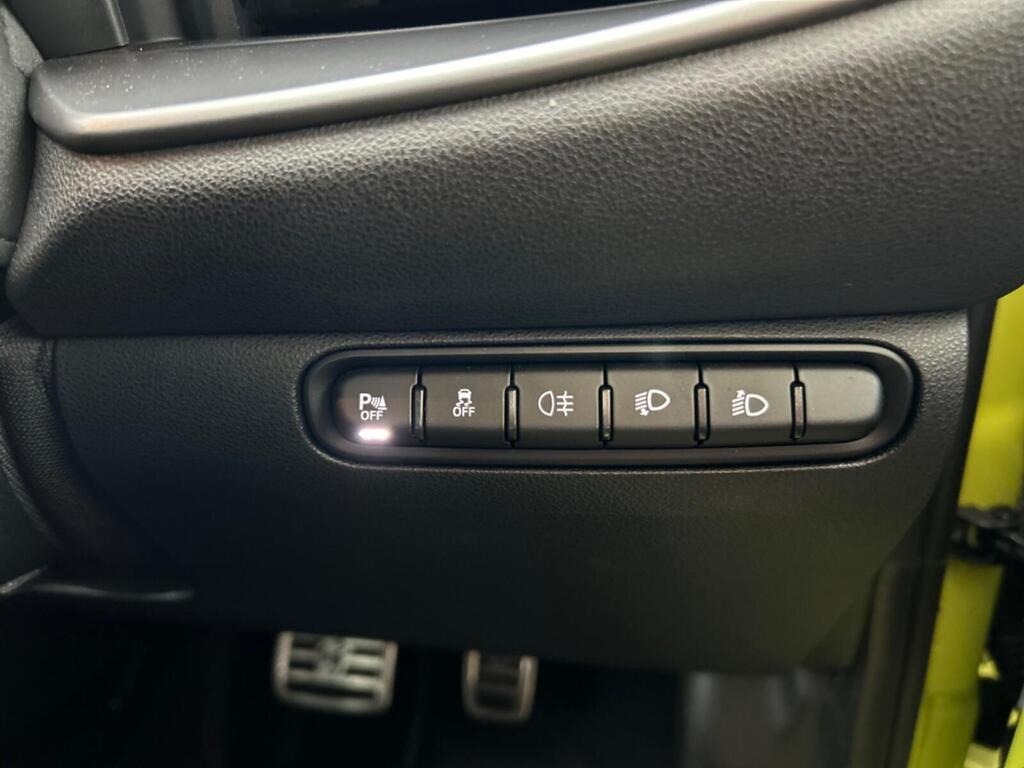 
								2025 Abarth 500 114kW Turismo 42.2kWh full									