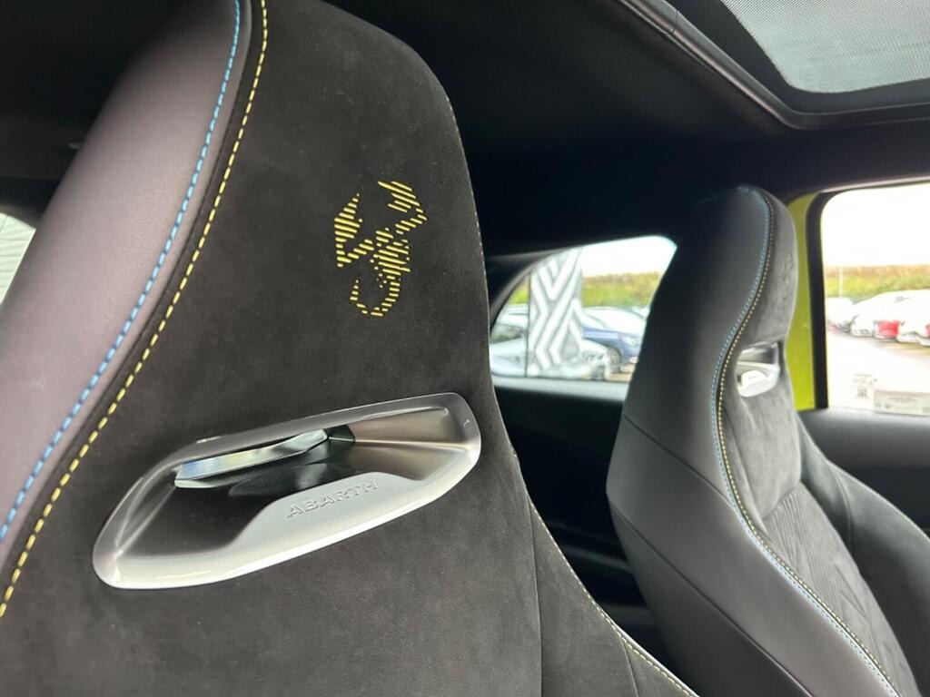 
								2025 Abarth 500 114kW Turismo 42.2kWh full									