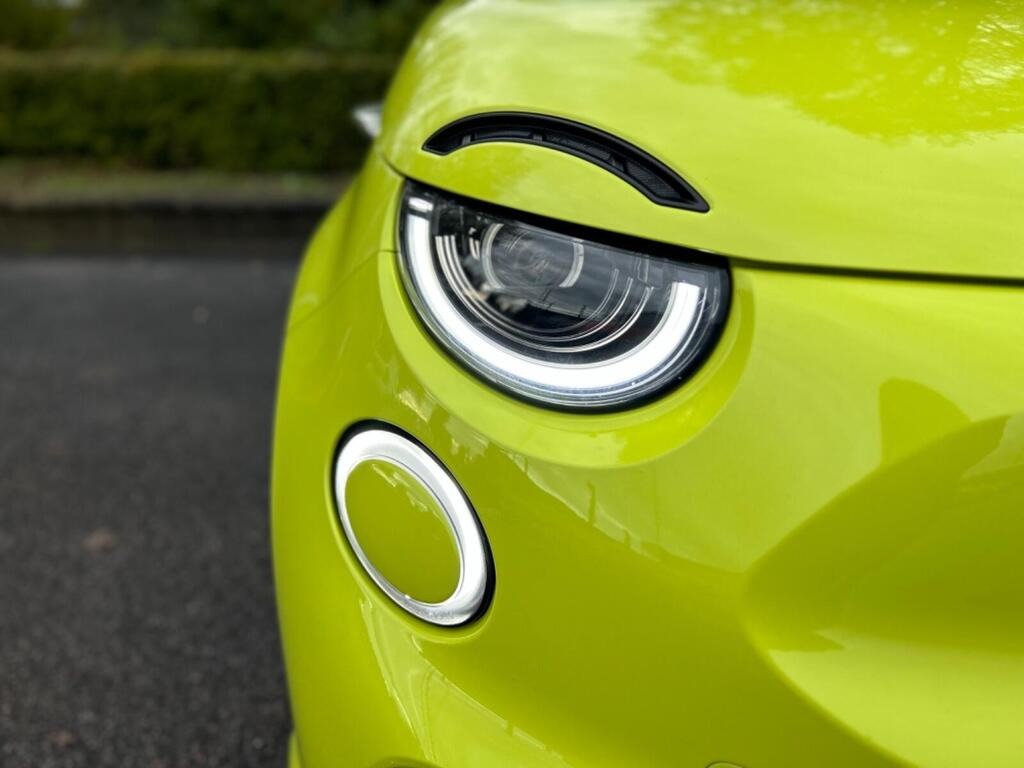 
								2025 Abarth 500 114kW Turismo 42.2kWh full									