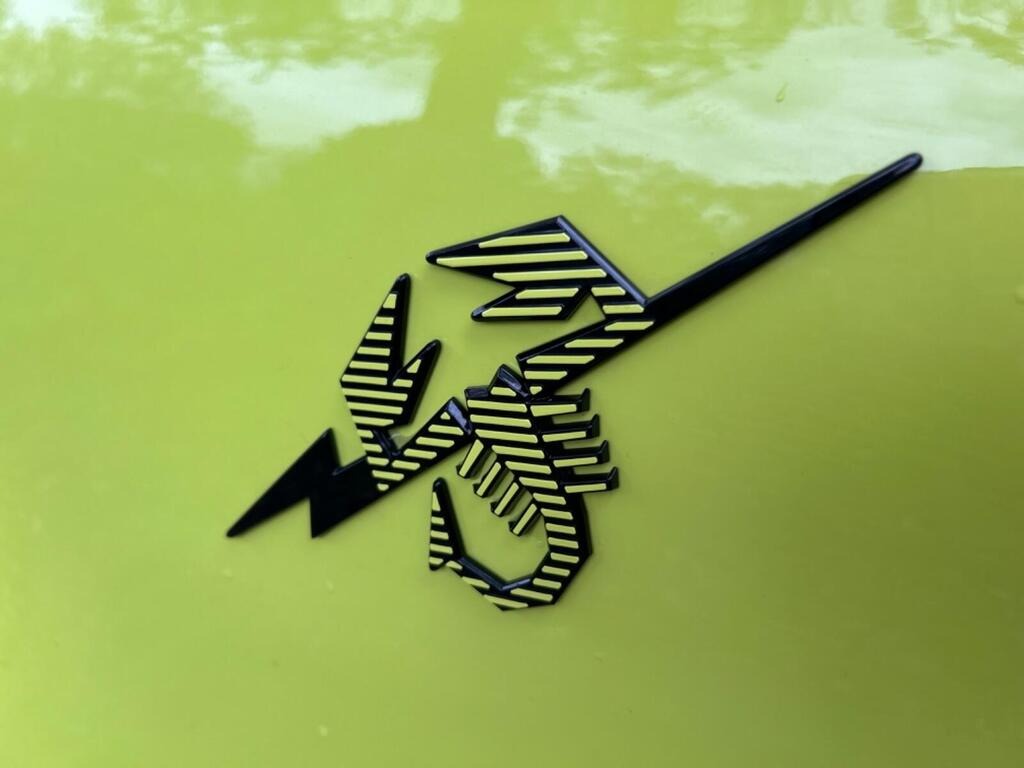 
								2025 Abarth 500 114kW Turismo 42.2kWh full									