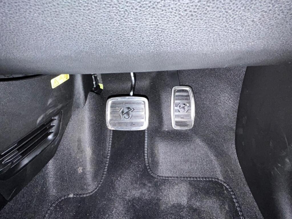 
								2025 Abarth 500 114kW Turismo 42.2kWh full									