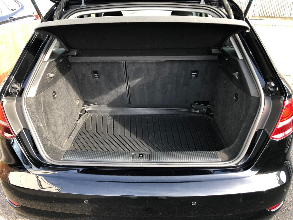 
								2018 Audi A3 1.6 TDI 30 SE Technik Sportback full									