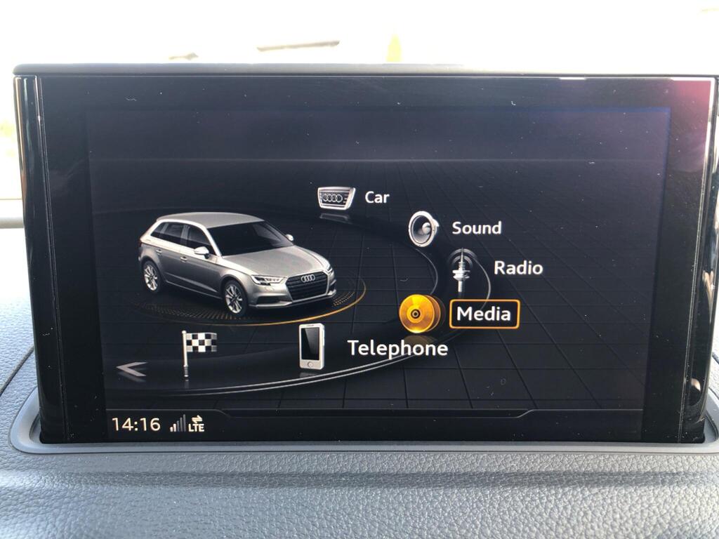 
								2018 Audi A3 1.6 TDI 30 SE Technik Sportback full									